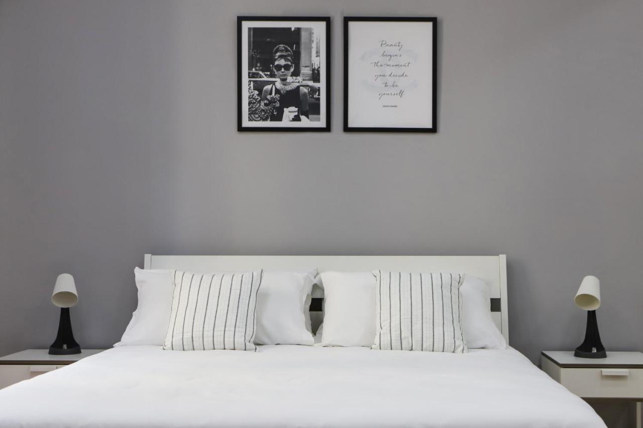 Modern Apartment At Piazza Del Gesu' By Wonderful Italy Napoli Dış mekan fotoğraf